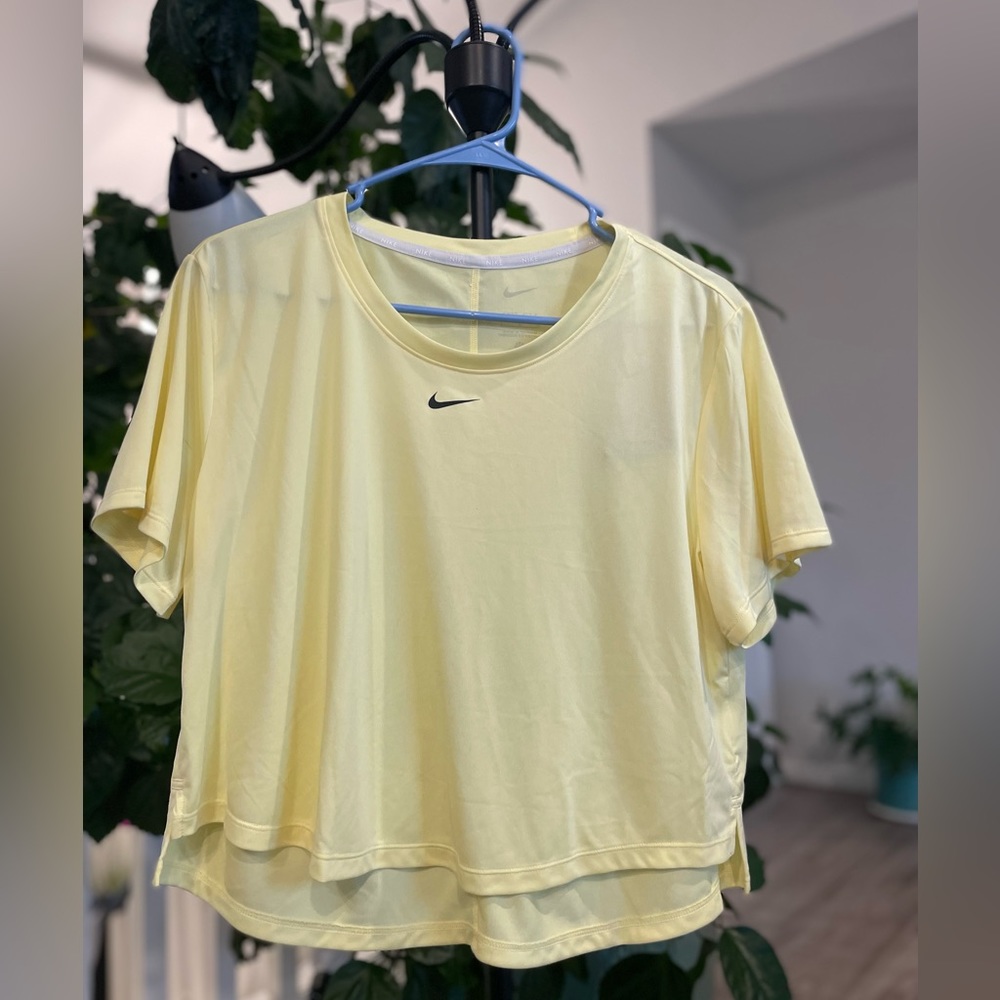 Women’s Nike Drifit Crop Top Size L